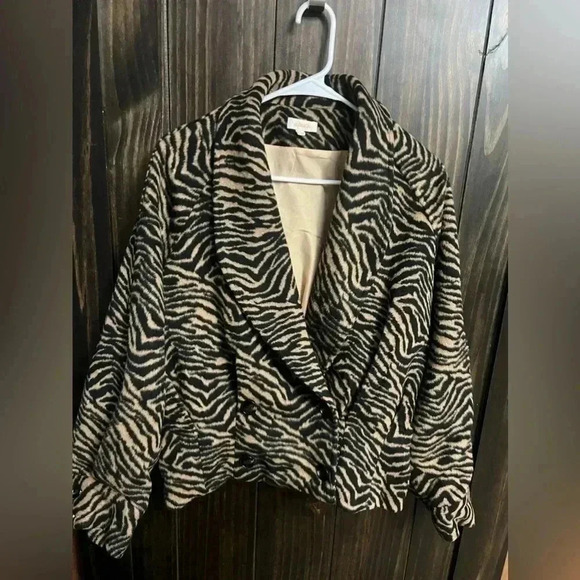A. Peach Brushed Zebra Print Jacket. Size: Small - Picture 5 of 8